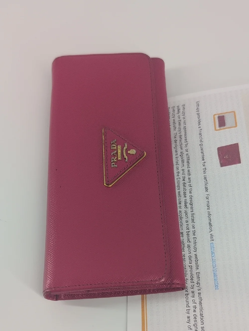 Prada Saffiano Wallet In Great Condition !